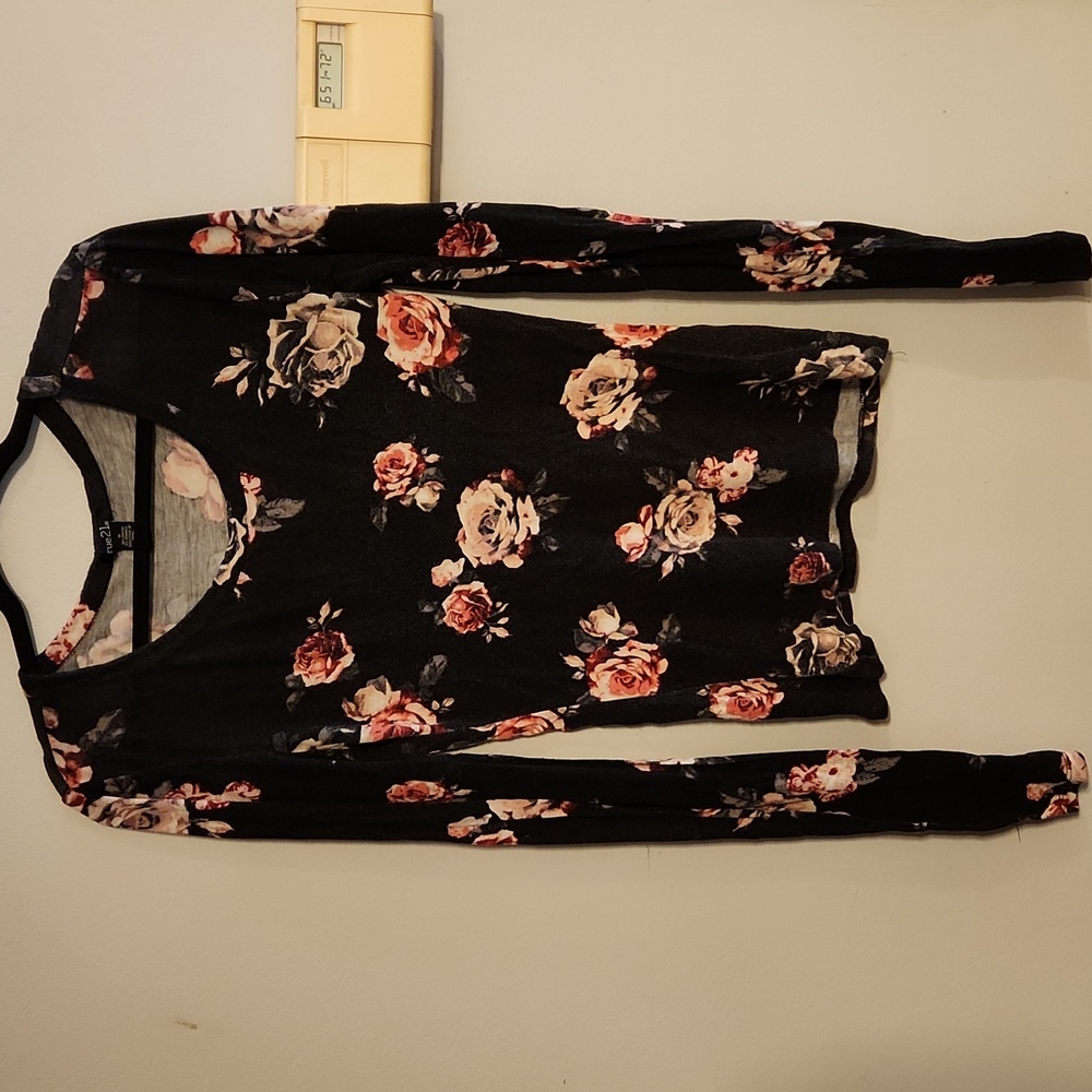 Medium rue21 floral long sleeve tee